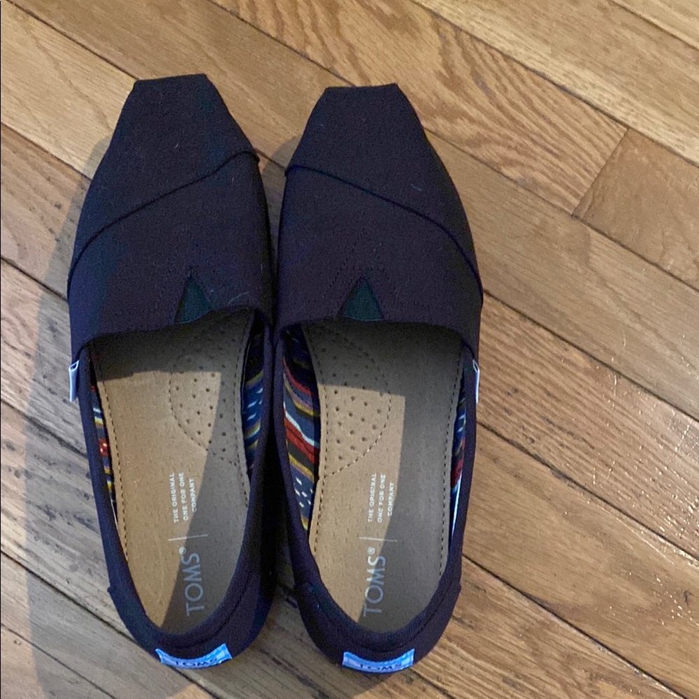 TOMS Women’s Black Slip-On Shoes - Picture 3 of 6